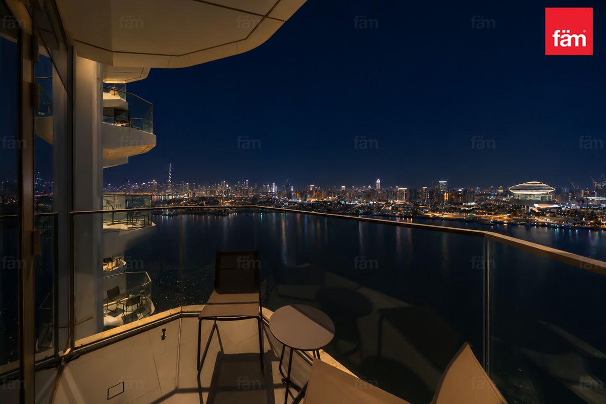 Burj Khalifa и Dubai Creek / Свободна