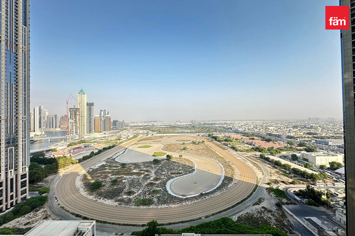 Средний этаж | Al Habtoor | Вид на Meydan