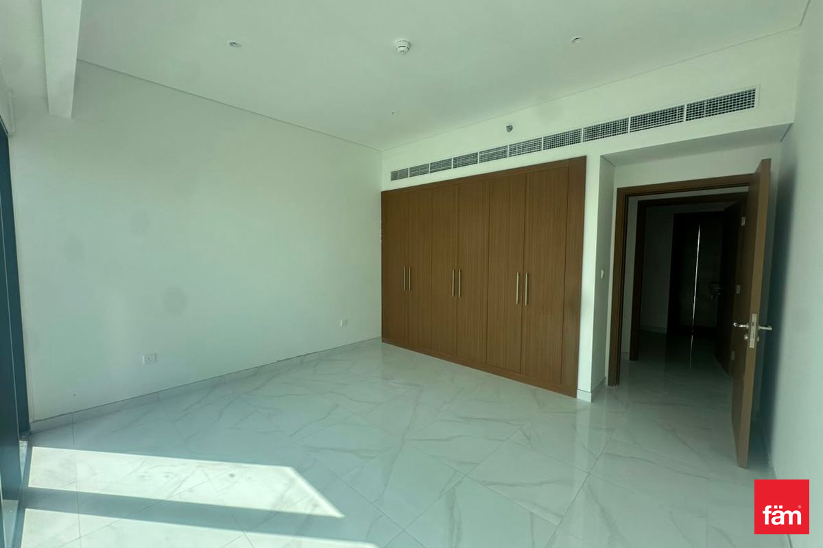 Вид на бассейн | Новостройка | Vastu Unit — 4
