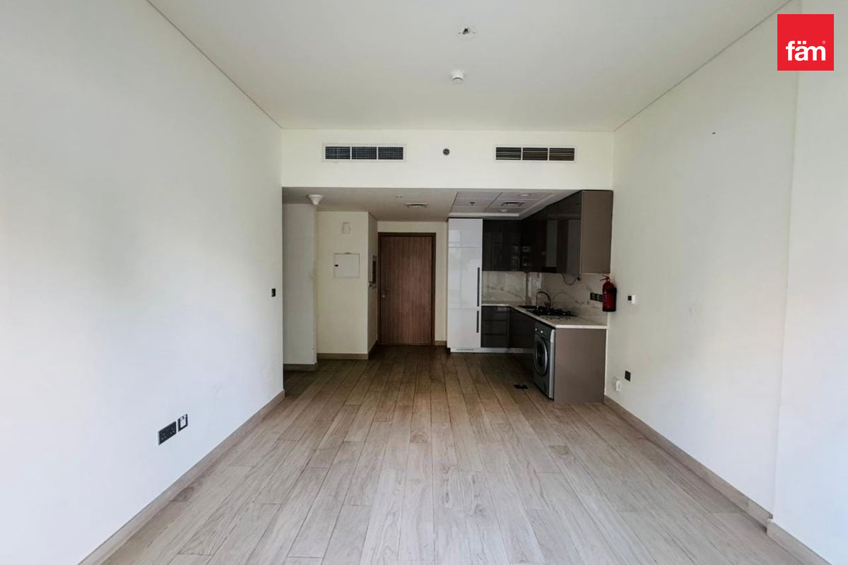 Spacious | Semi-Furnished | Prime Location — 3