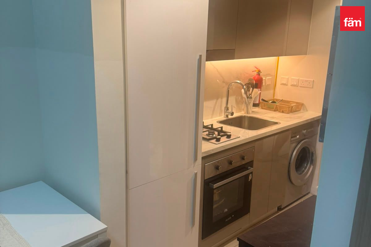 Furnished | Prime Location | Boulevard View — 5