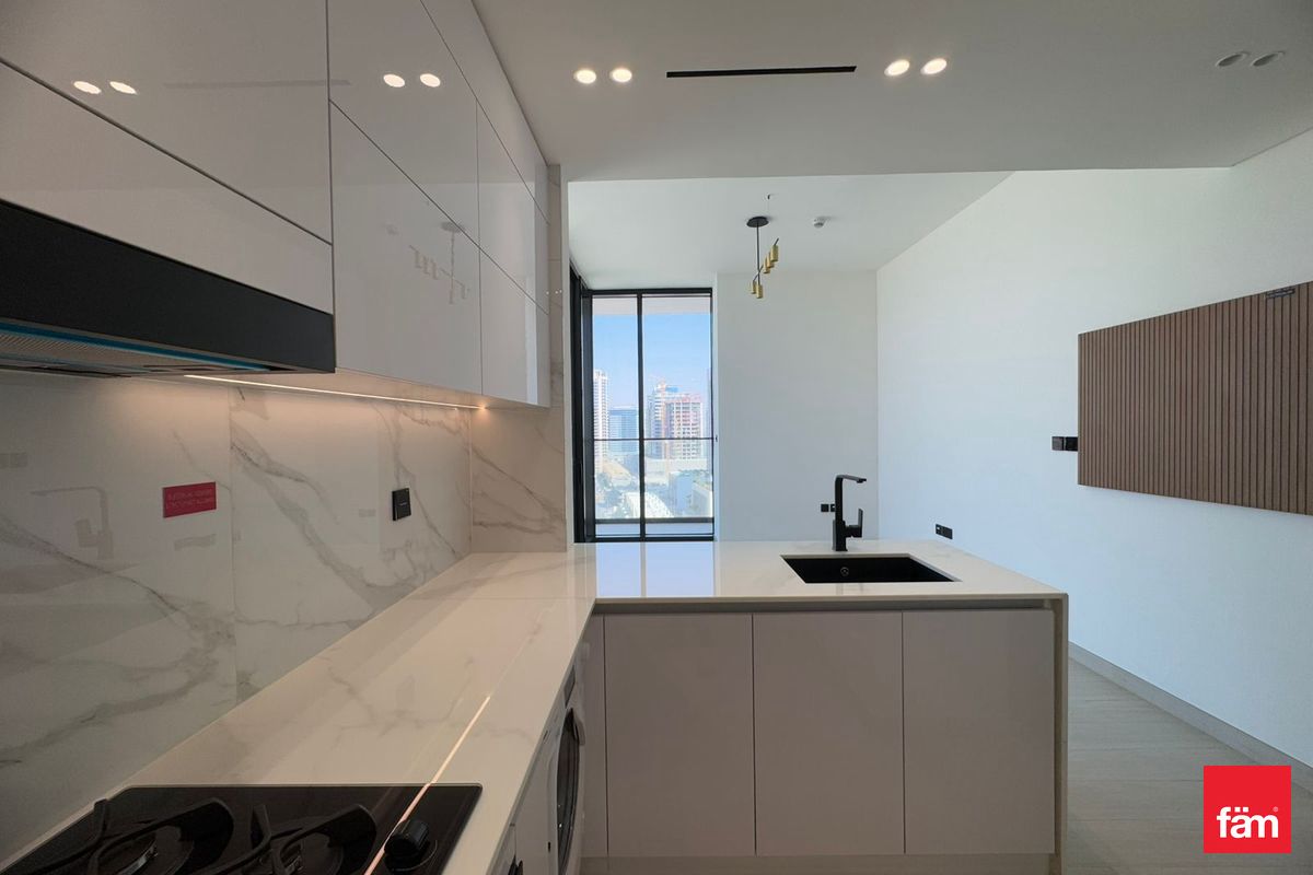 Просторная 1br | Без мебели | Свободна | Угловая планировка — 3