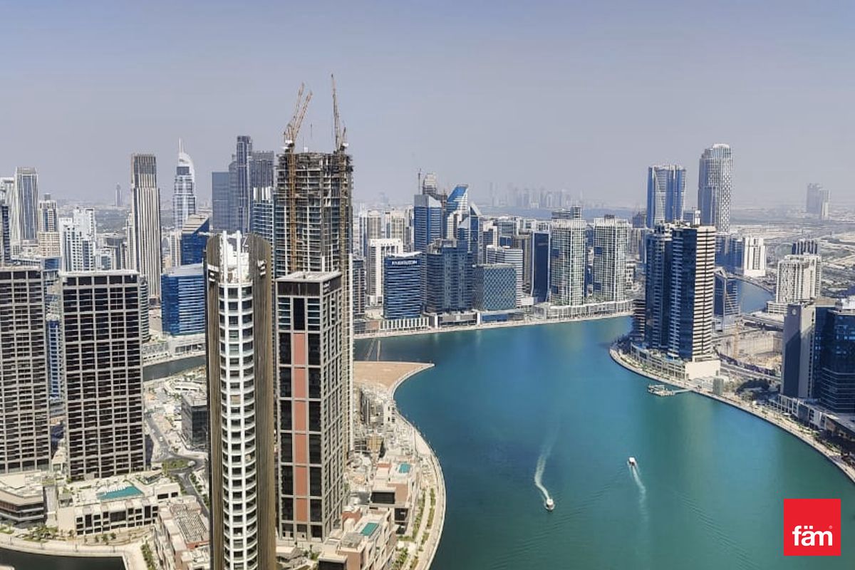 Вид на канал и Burj Khalifa | Встроенная техника