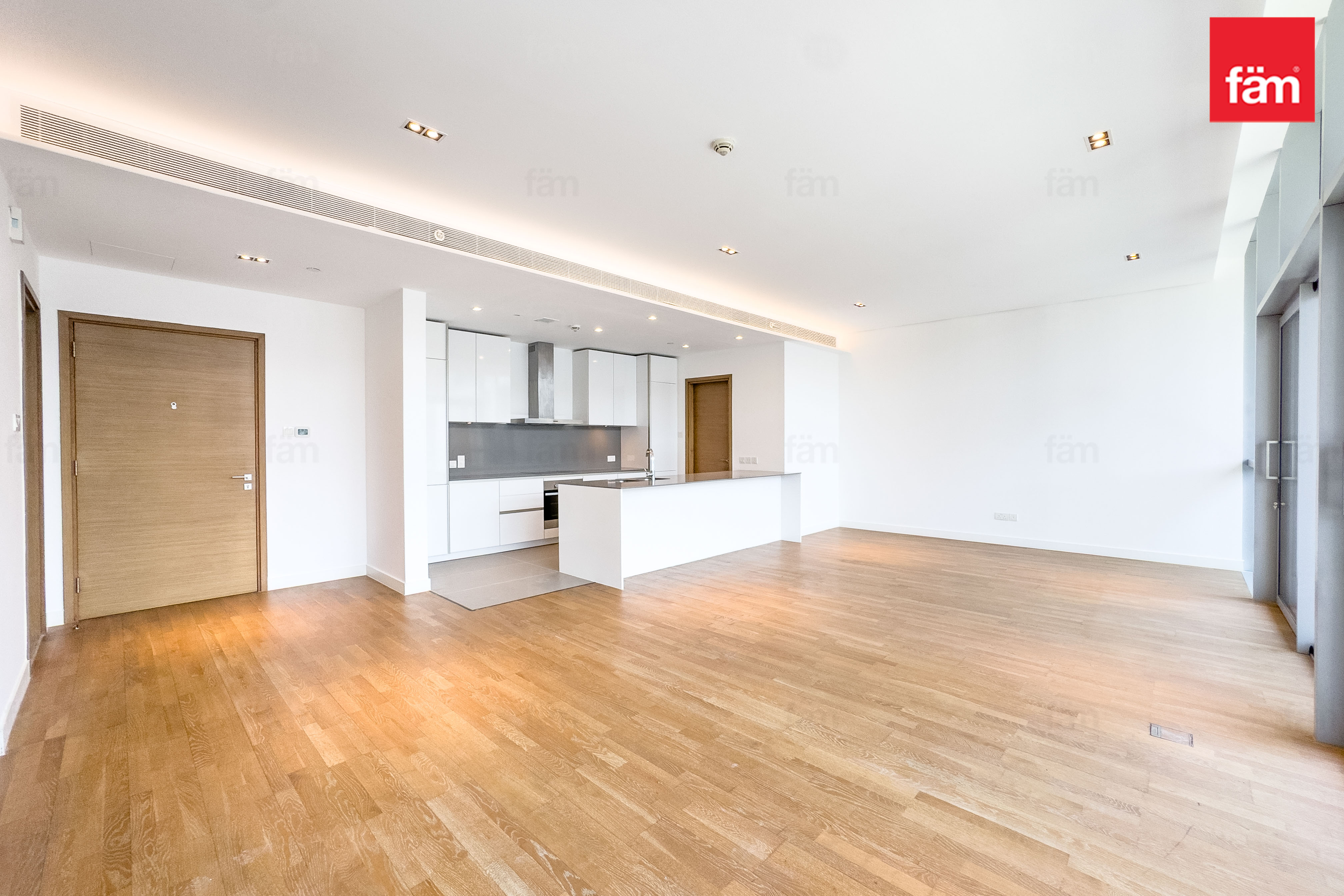 Современный отремонтированный 1br | Вид на бассейн | 6 чеков