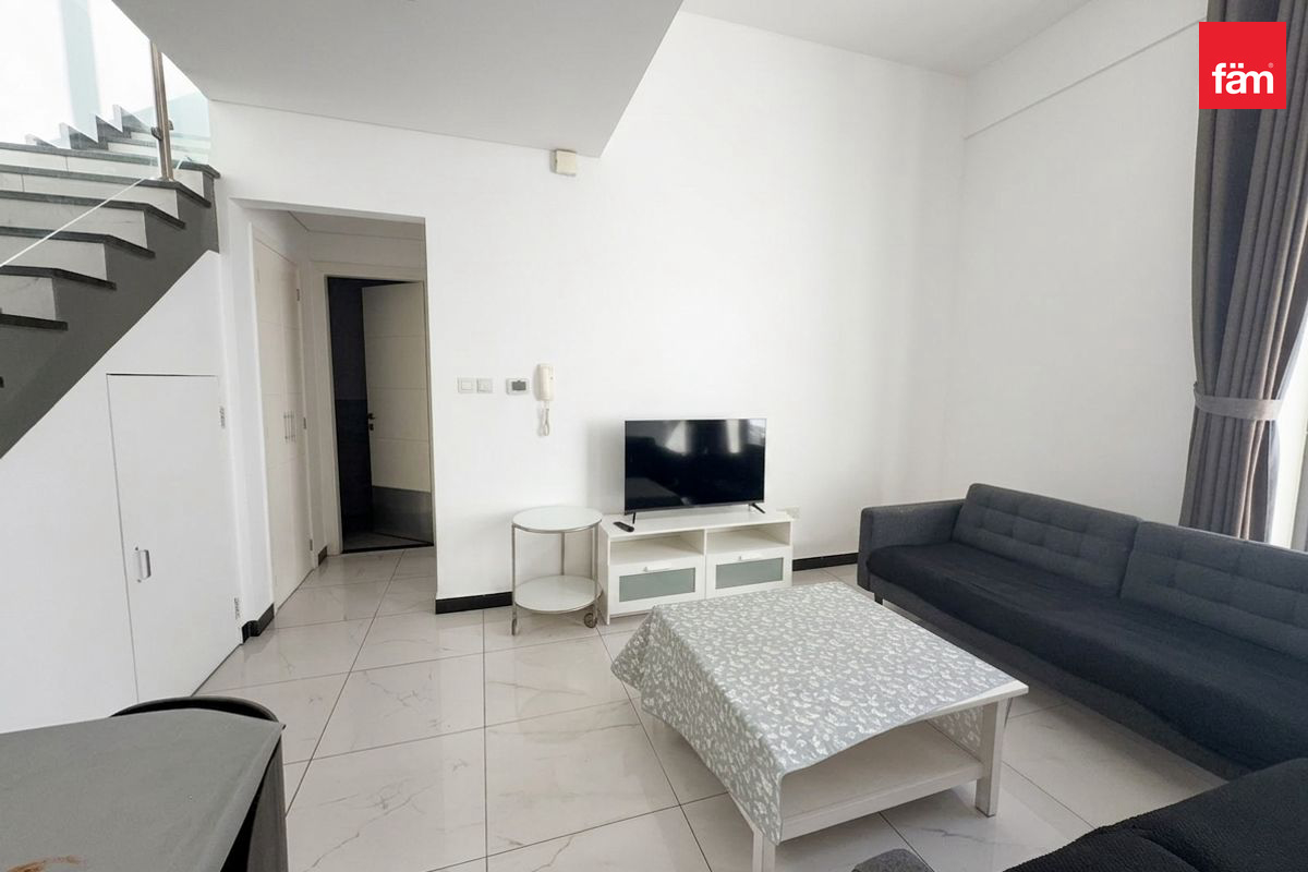 Напротив торгового центра | Дуплекс 2BHK | Полностью меблирована — 2