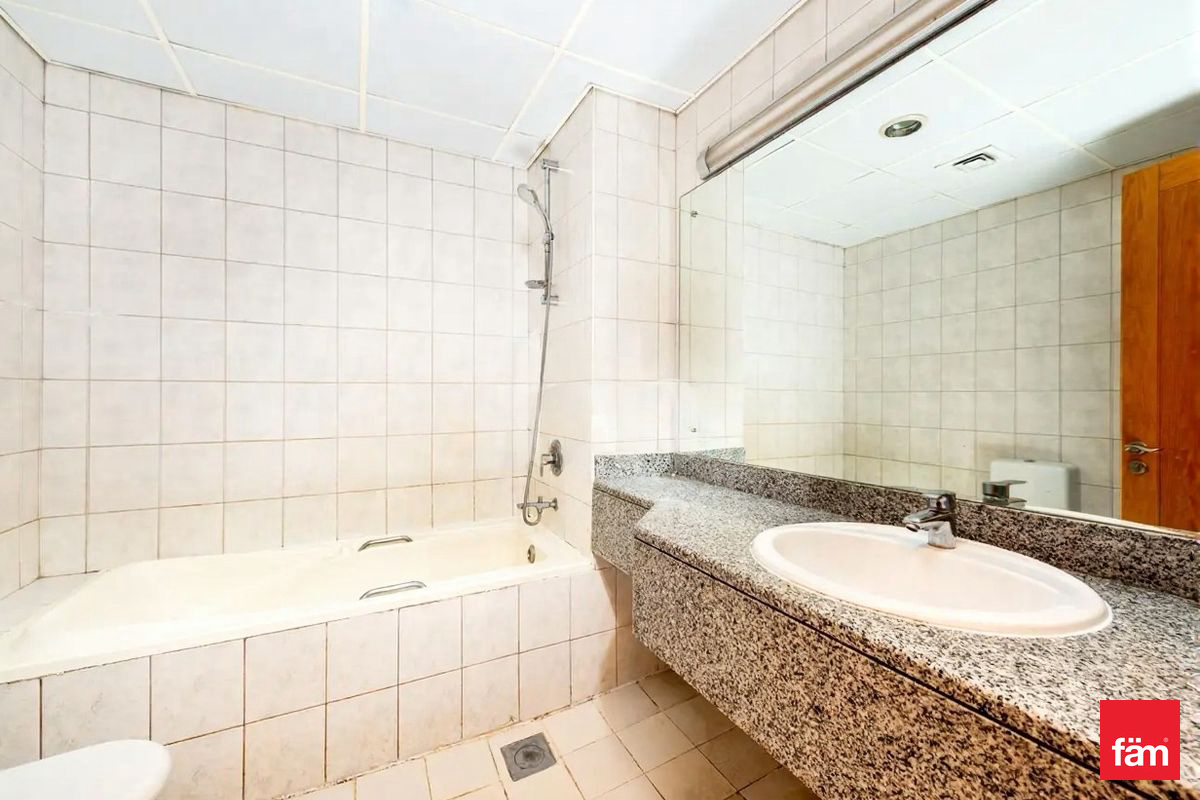 Просторная студия рядом с метро — в продаже — 4