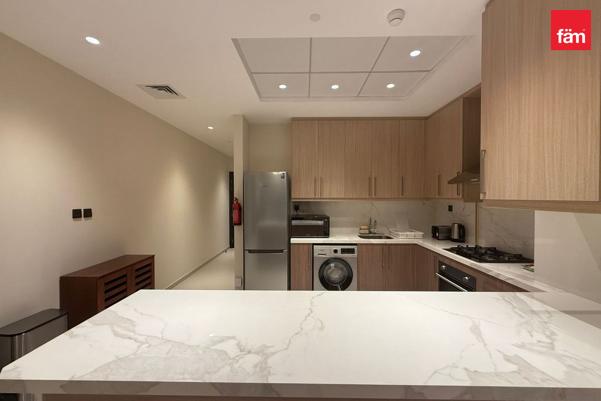Меблирована | Все счета включены | Несколько чеков — 5