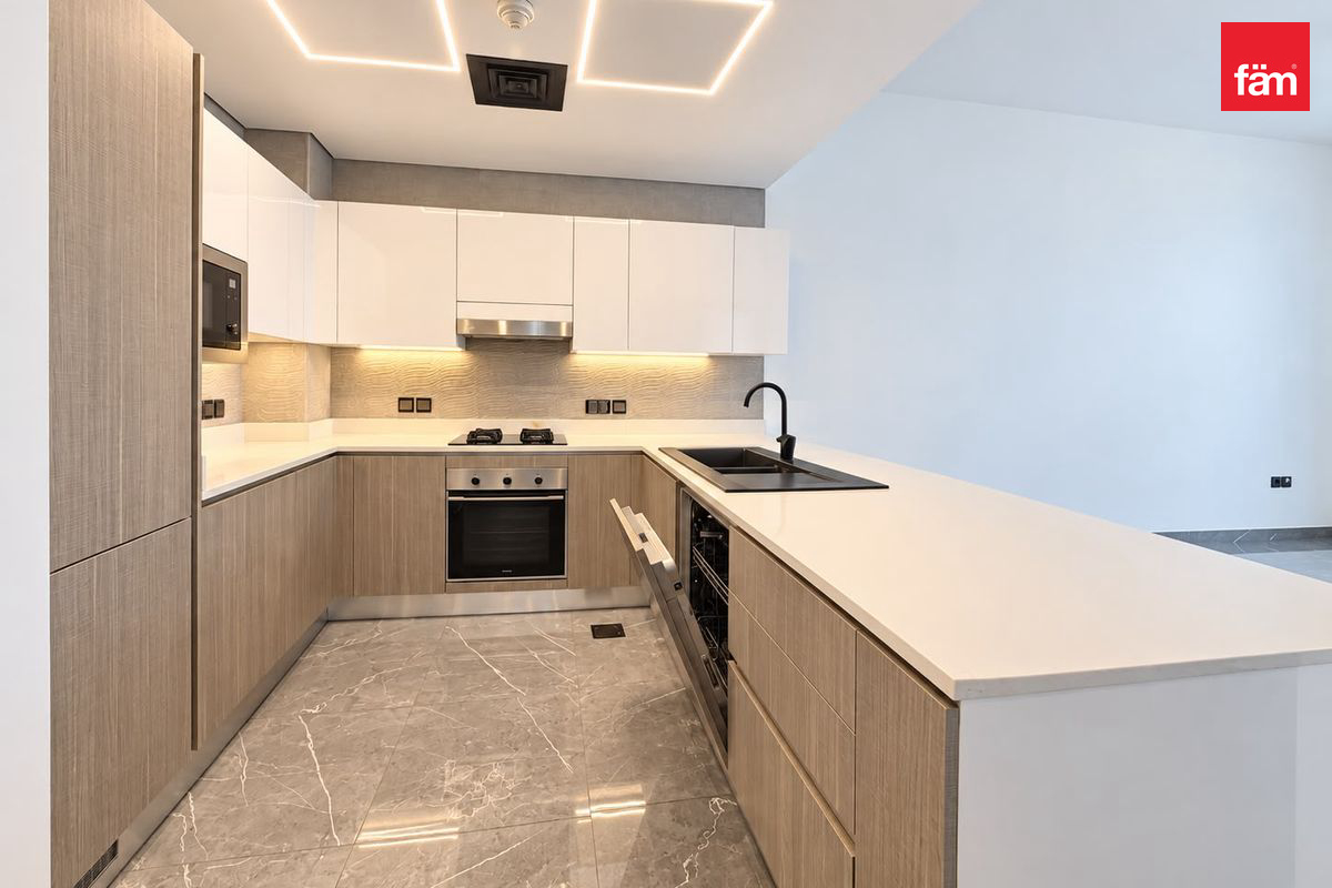 Просторная 1 BHK | Первоклассное расположение | Вид на комплекс — 3
