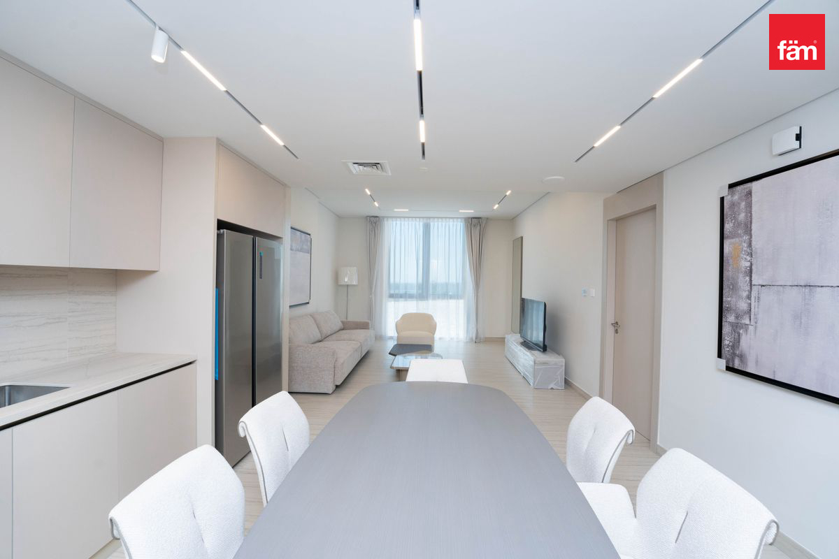Гибкие чеки | Просторная полностью меблирована 1br — 5