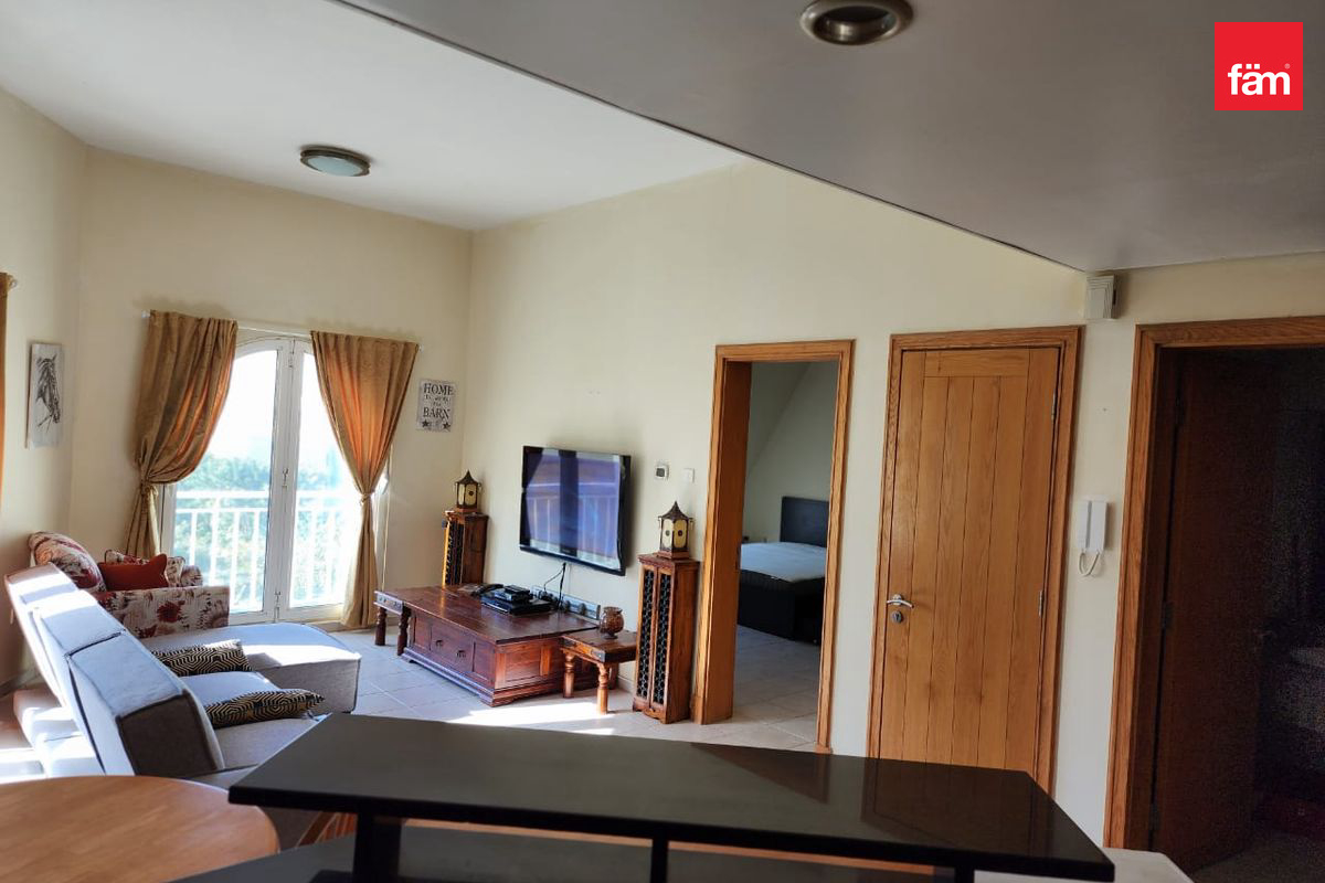 1 Minute To Metro I Fully Furnished I Bright Unit — 3