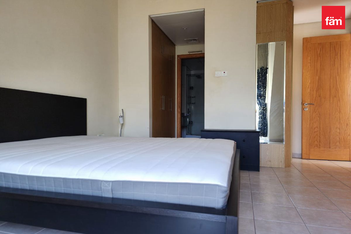 1 Minute To Metro I Fully Furnished I Bright Unit — 4
