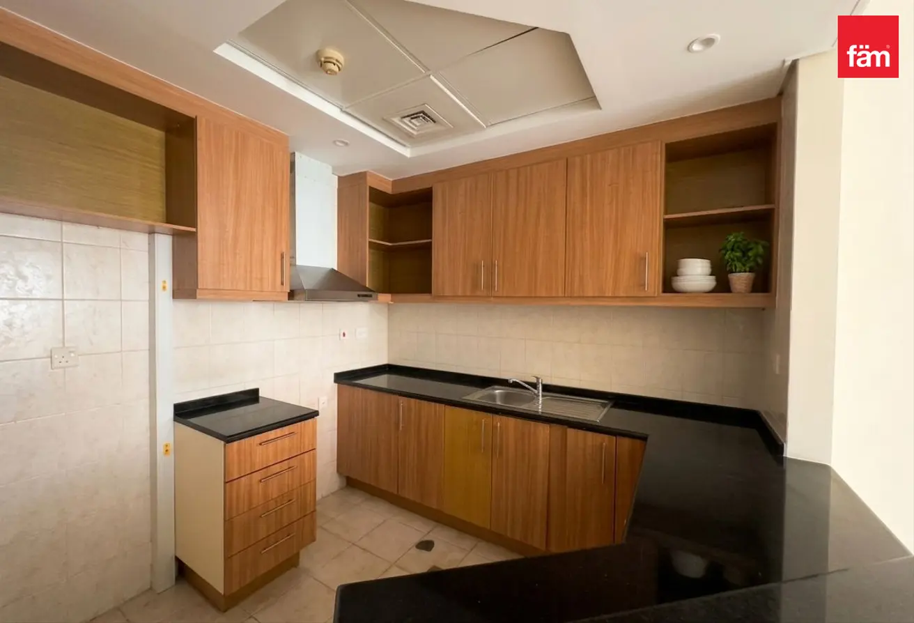 1 Minute To Metro I Fully Furnished I Bright Unit — 5