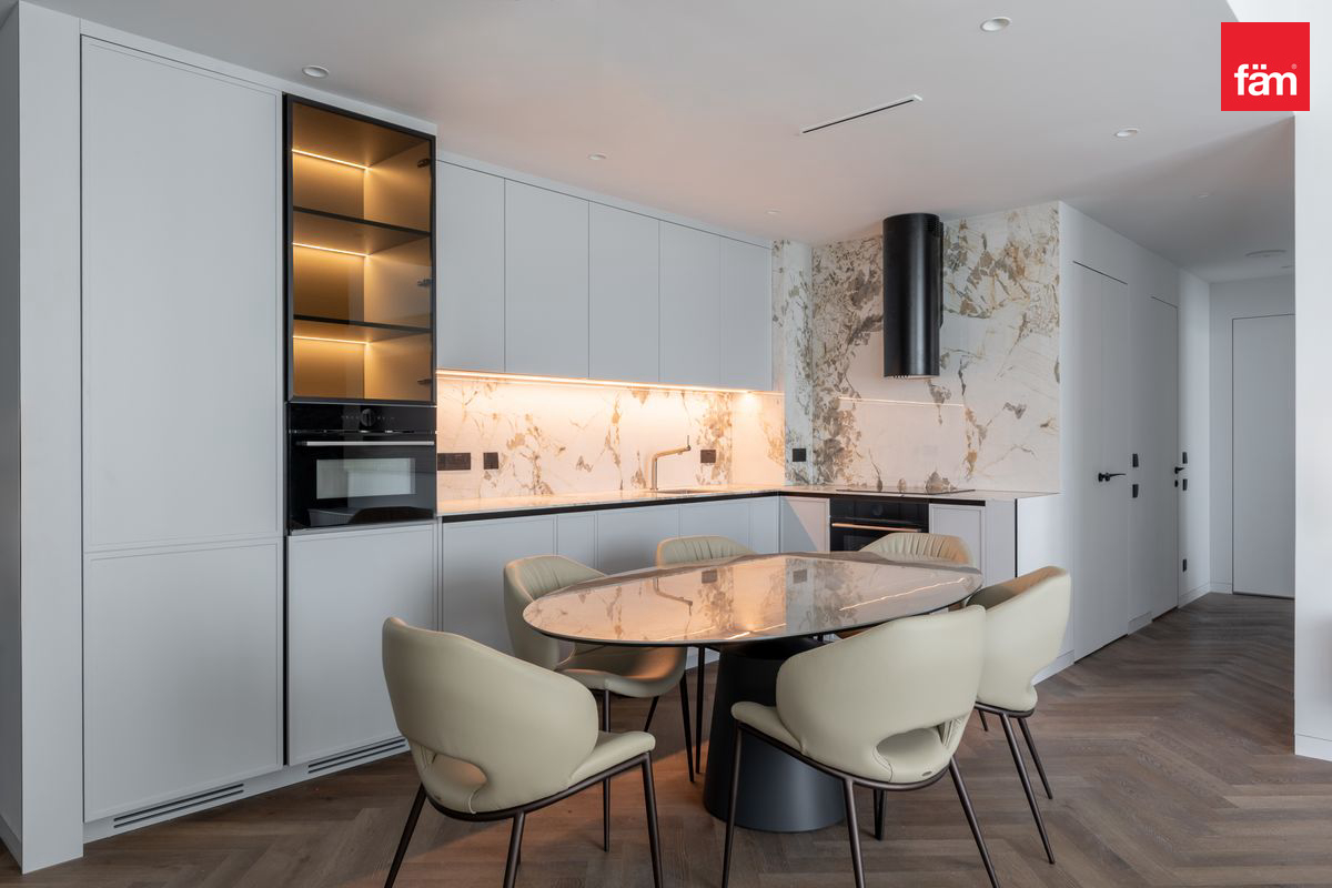 Waterfront Living I Elegant Renovation I Big Size — 3