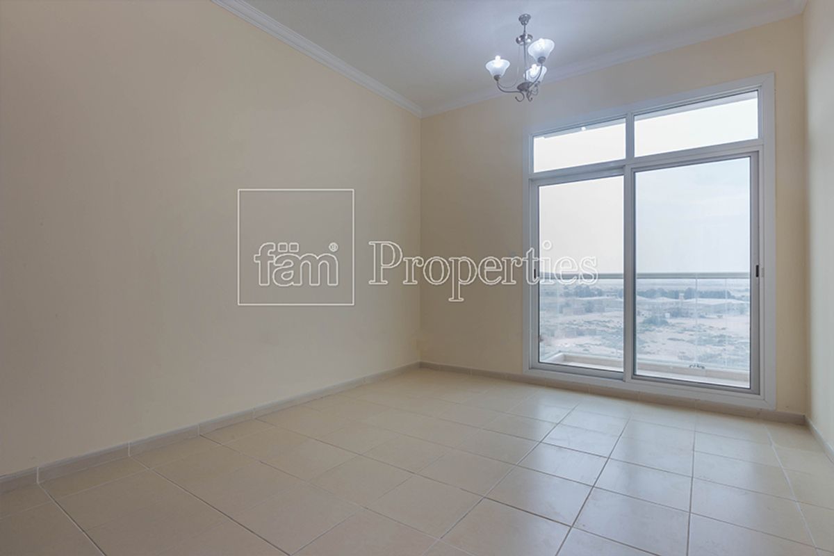 Просторная планировка | Открытая кухня | 1BHK Большая гостиная
