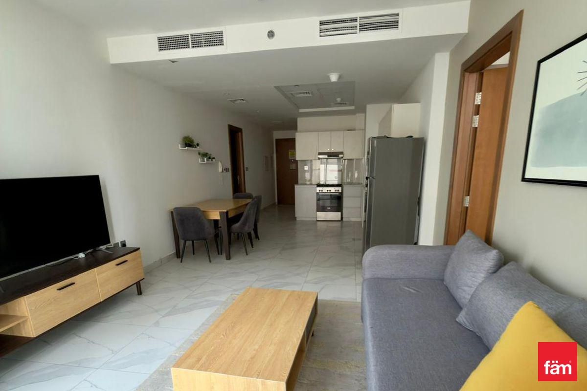 Vacant | Canal View | Spacious Layout — 4