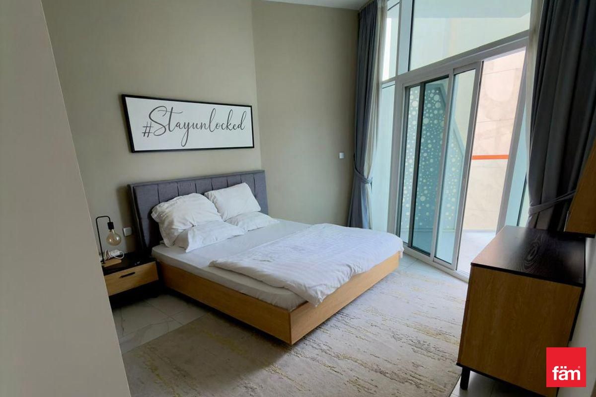 Vacant | Canal View | Spacious Layout — 5