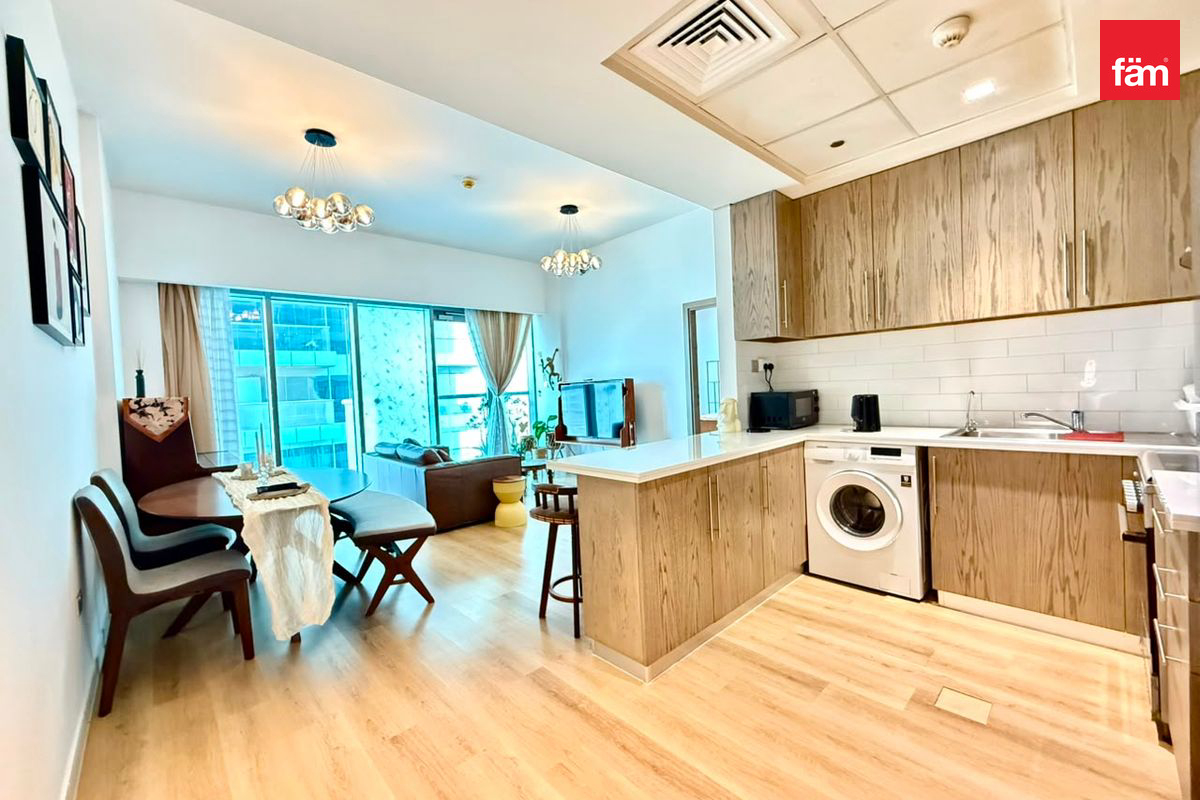 Vacant | Fully Furnished | Near To Park | Upgraded — 3