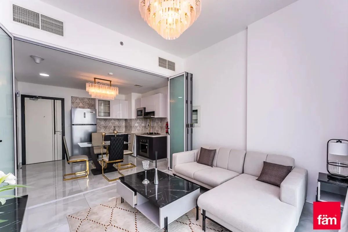 Рядом с метро | Конвертируемо в 2BHK | Полностью меблирована — 2