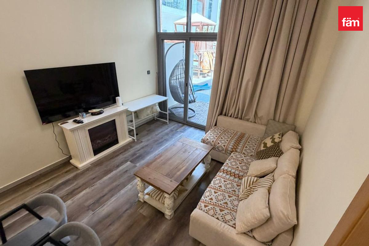 Редкая высокие потолки 1BHK | Высокая ROI | Полностью меблирована