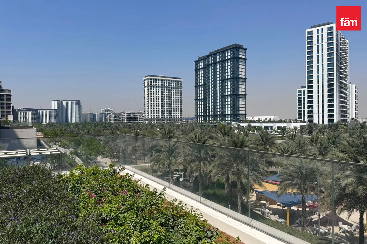 Новостройка | У входа в Dubai Hills Mall | Вид на парк