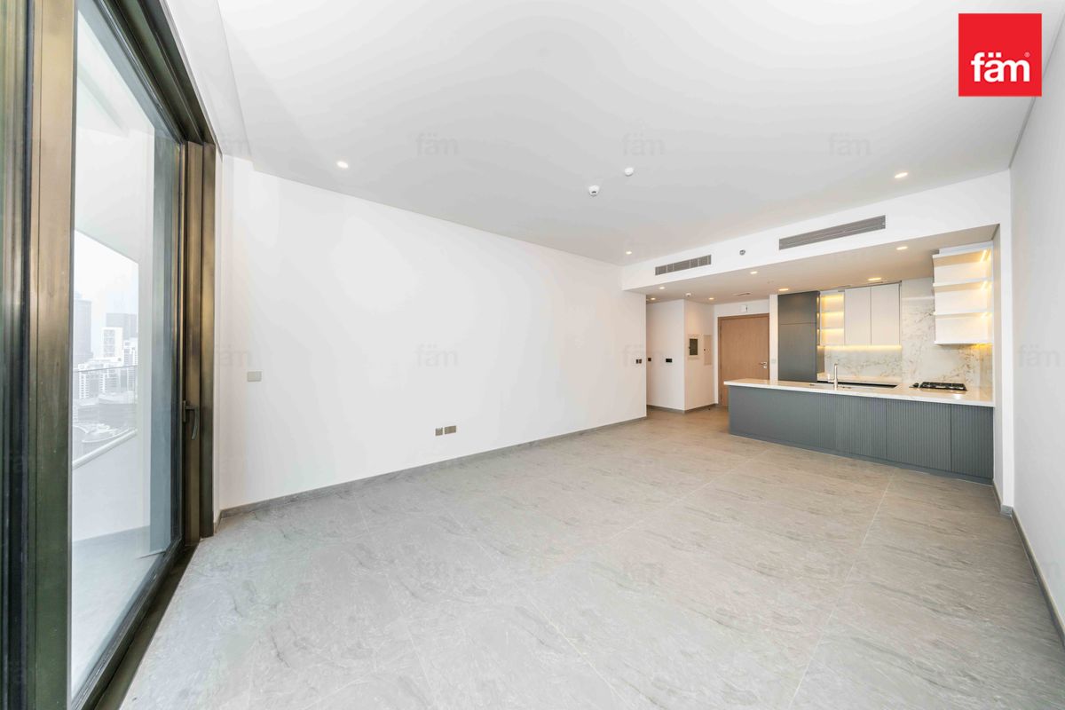 1 BHK | Вид на канал | Высокий этаж — 4