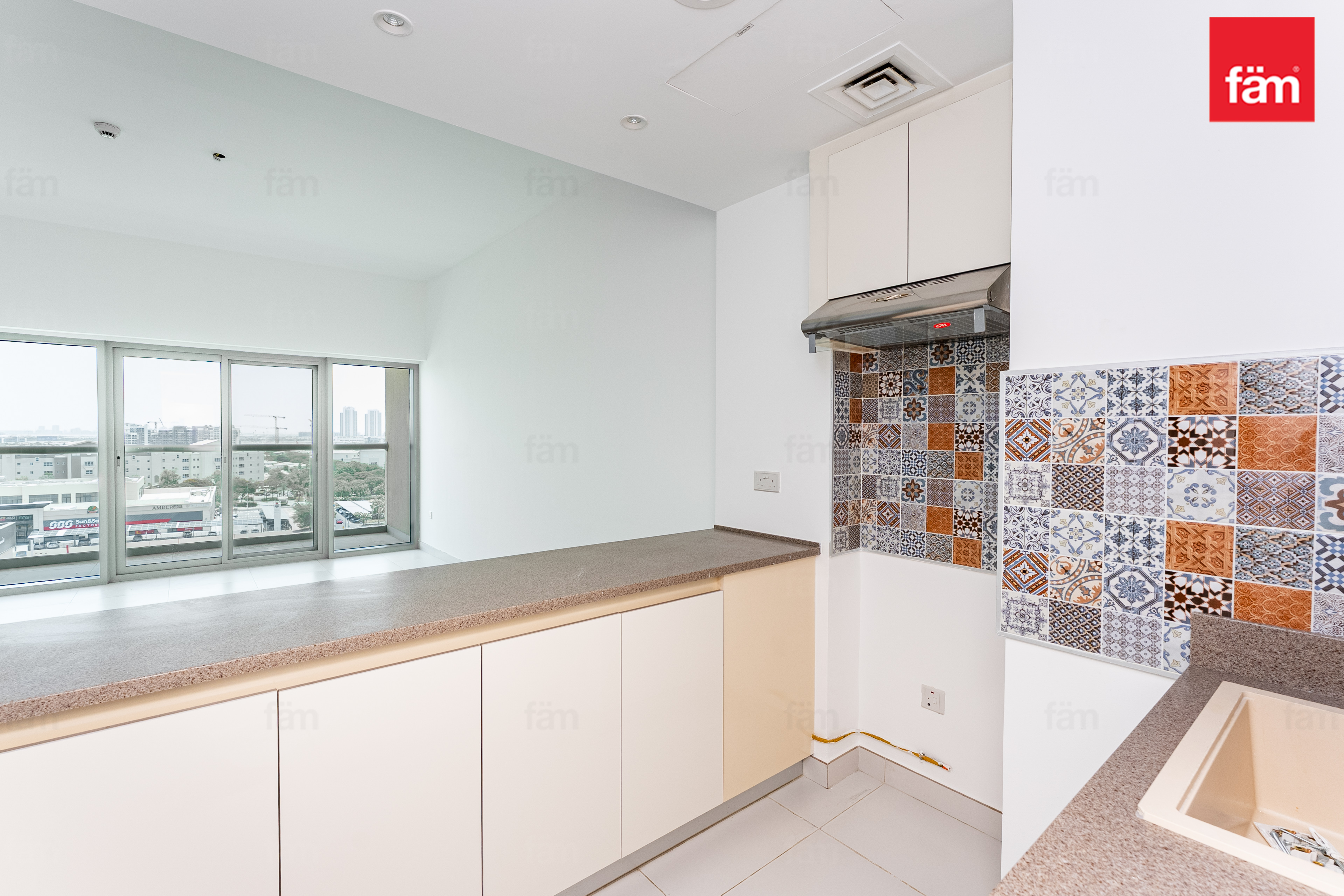Угловая планировка | Высокий этаж | Вид на спортивный комплекс — 5