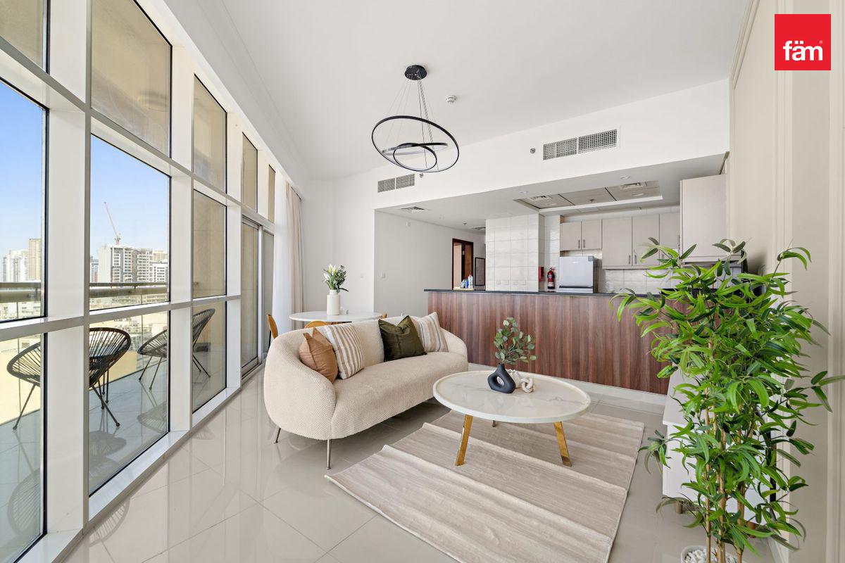 Лучшая цена | 925 Sq Ft 1br | Reef Residence

Wait — "Best Price" is puffery and should be dropped per guidelines.

Corrected output:

925 Sq Ft 1br | Reef Residence — 2