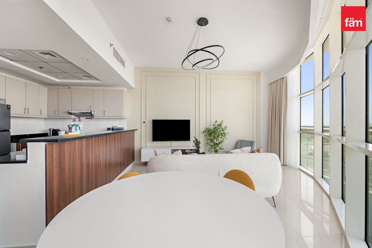 Лучшая цена | 925 Sq Ft 1br | Reef Residence

Wait — "Best Price" is puffery and should be dropped per guidelines.

Corrected output:

925 Sq Ft 1br | Reef Residence — 5