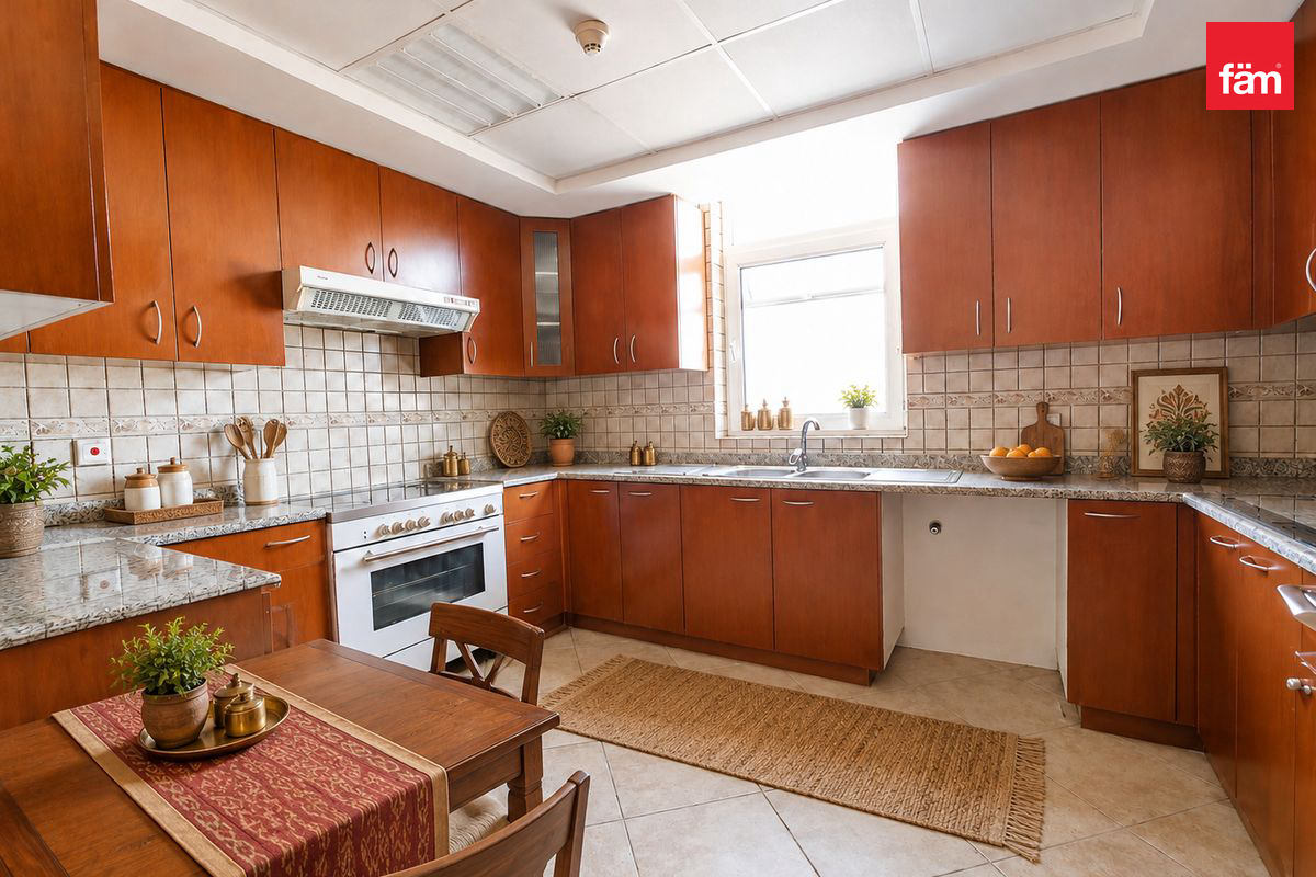 Свободна | Вид на сообщество | 3br+Комната для прислуги — 5