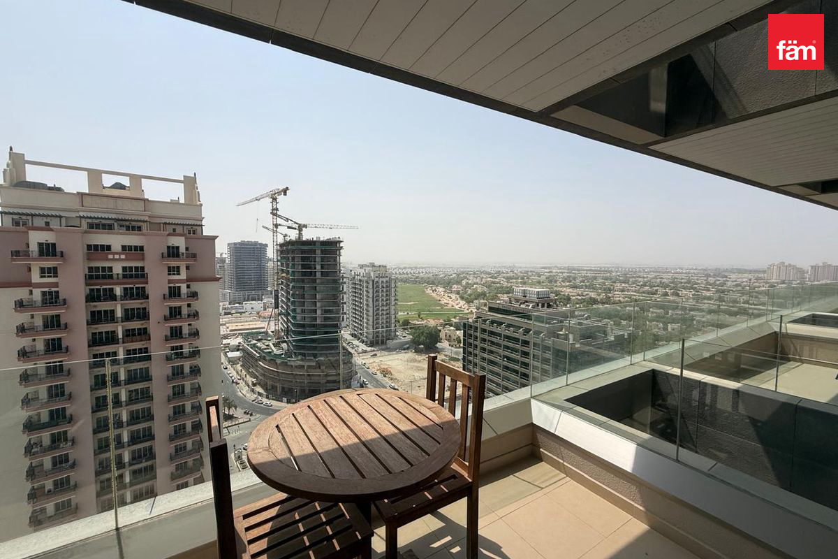 Просторная меблированная студия | 604 ft² | Высокий этаж — 2