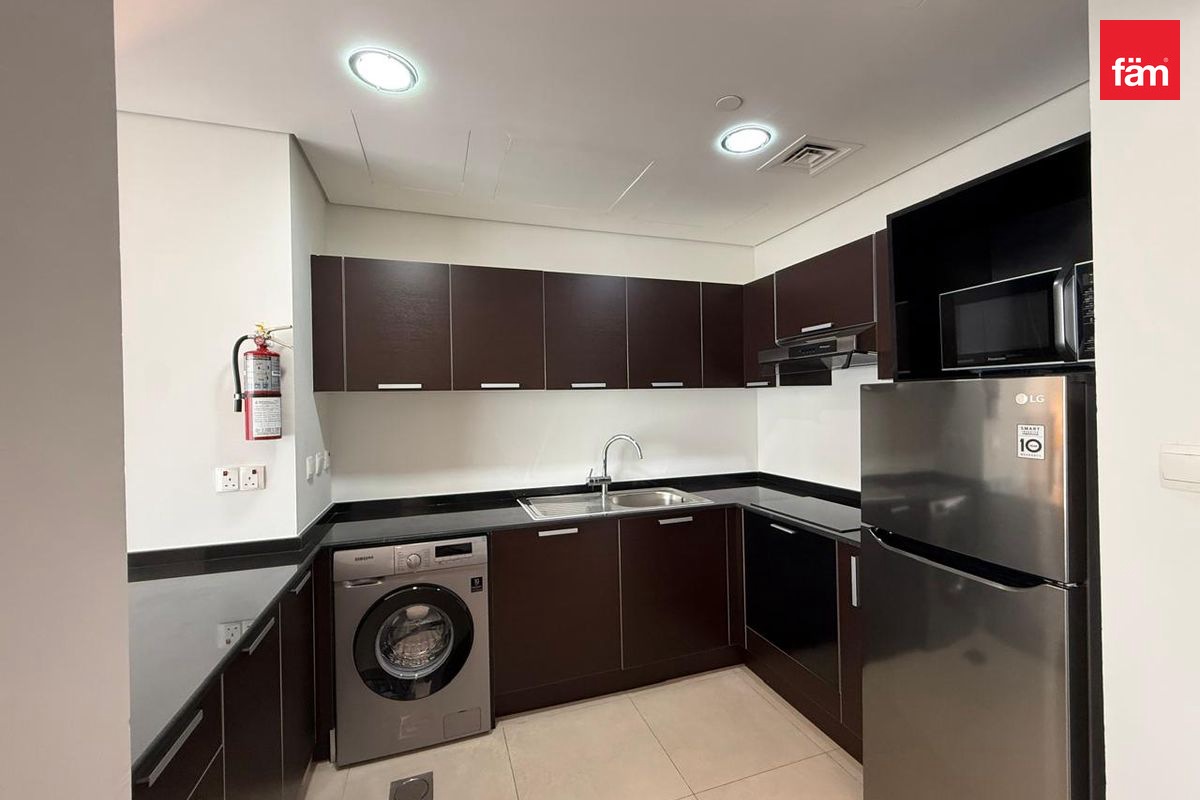 Просторная меблированная студия | 604 ft² | Высокий этаж — 4