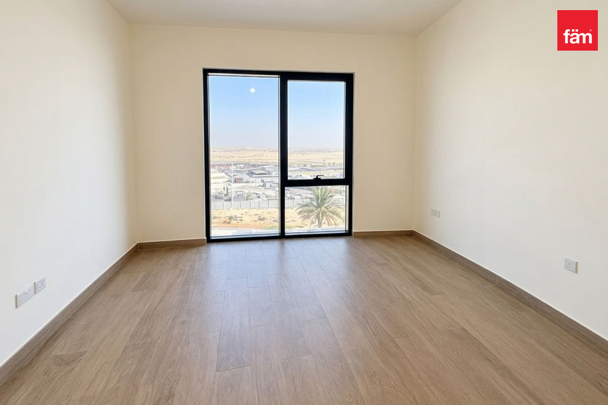 Угловая планировка | Огромный балкон 266 ft² | Свободна — 2