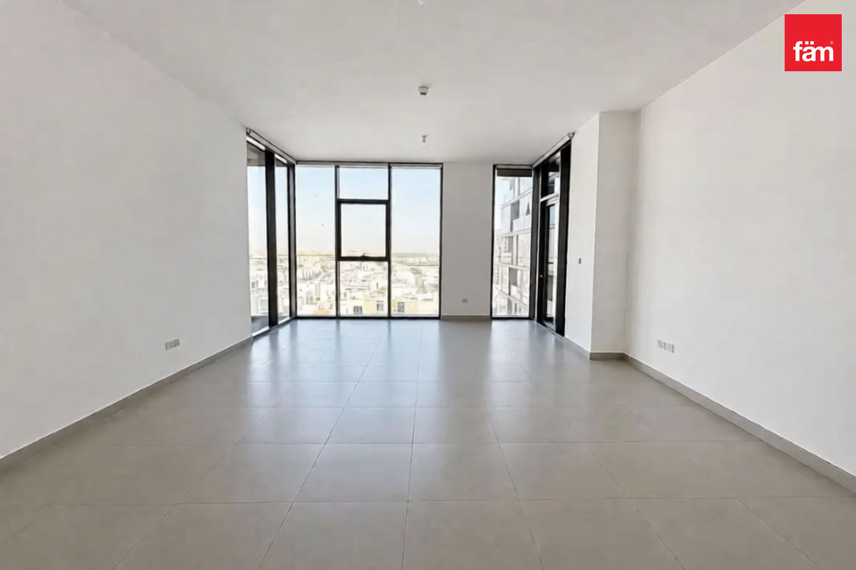 Просторная 2br + Комната для прислуги | Вид на бассейн | Свободна