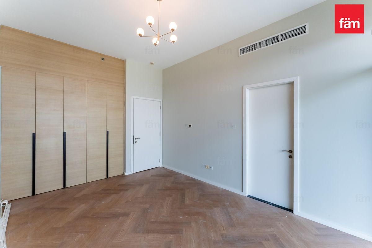 Свободна | Просторная | 1,182 ft² | Без кондиционера — 5