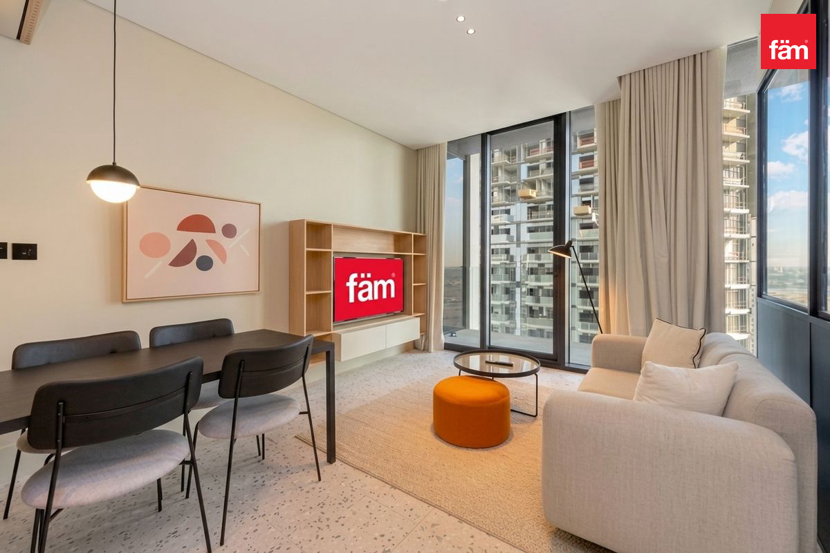 Современная меблирована 1br | Балкон