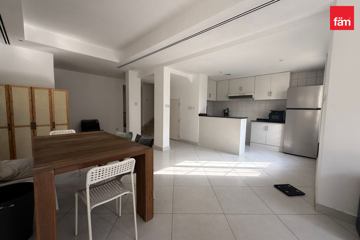 Семейный комплекс | Первый ряд | 2 BHK + Комната для прислуги — 5