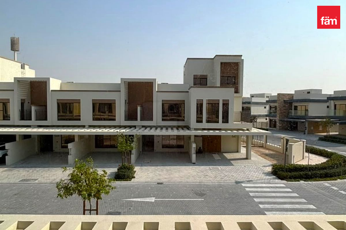 Damac Lagoons | Первый ряд | Васту совместима