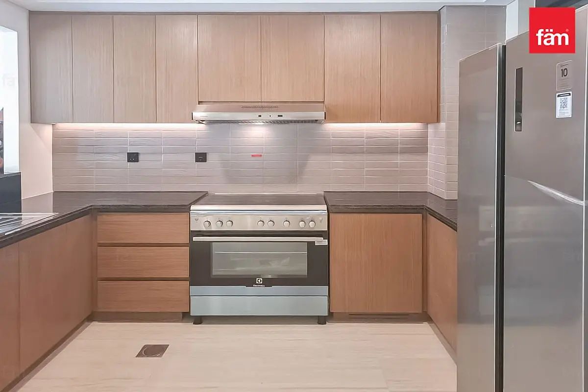 Просторный таунхаус 4br | Первый ряд — 5