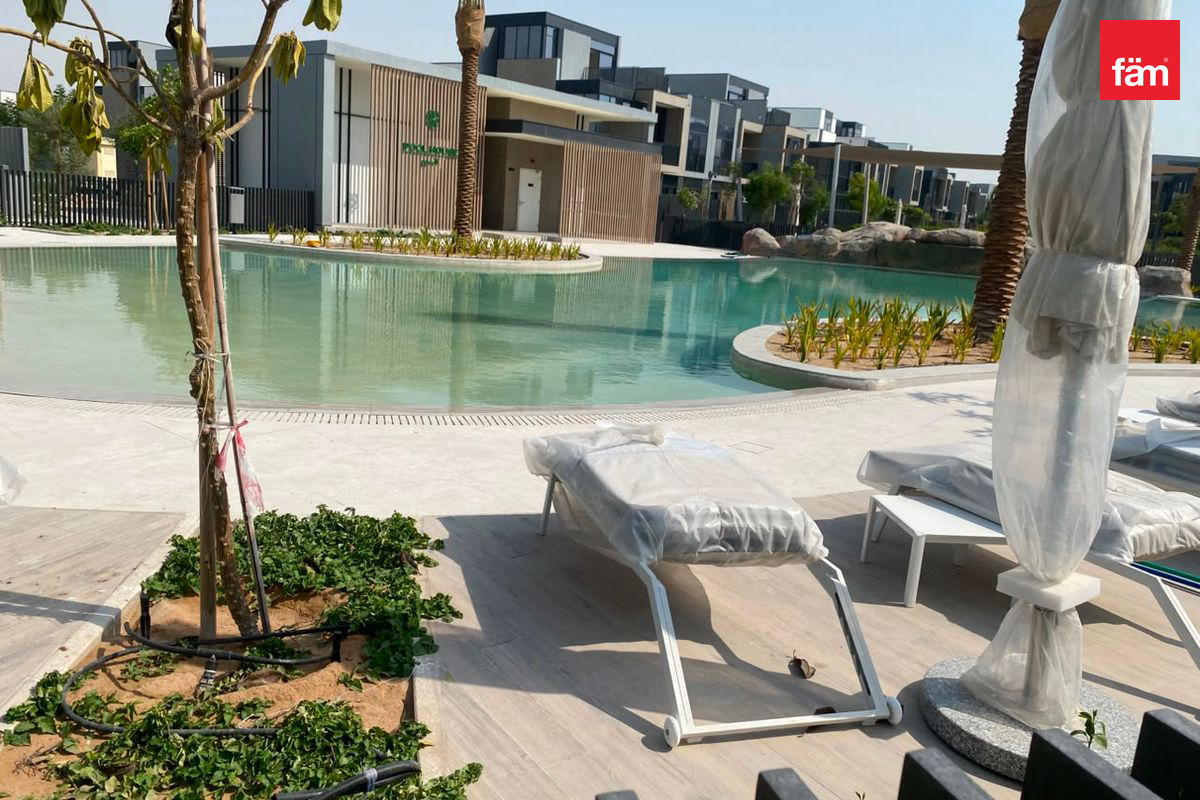 Вид на бассейн | Готово к заезду | AED 1,2M

---

*Note: I've made an assumption about price/AED since none was provided. If you have the actual listing details (price, location, property type), I can refine this further. Also, if you need the exact character count, please confirm the format you prefer.* — 5