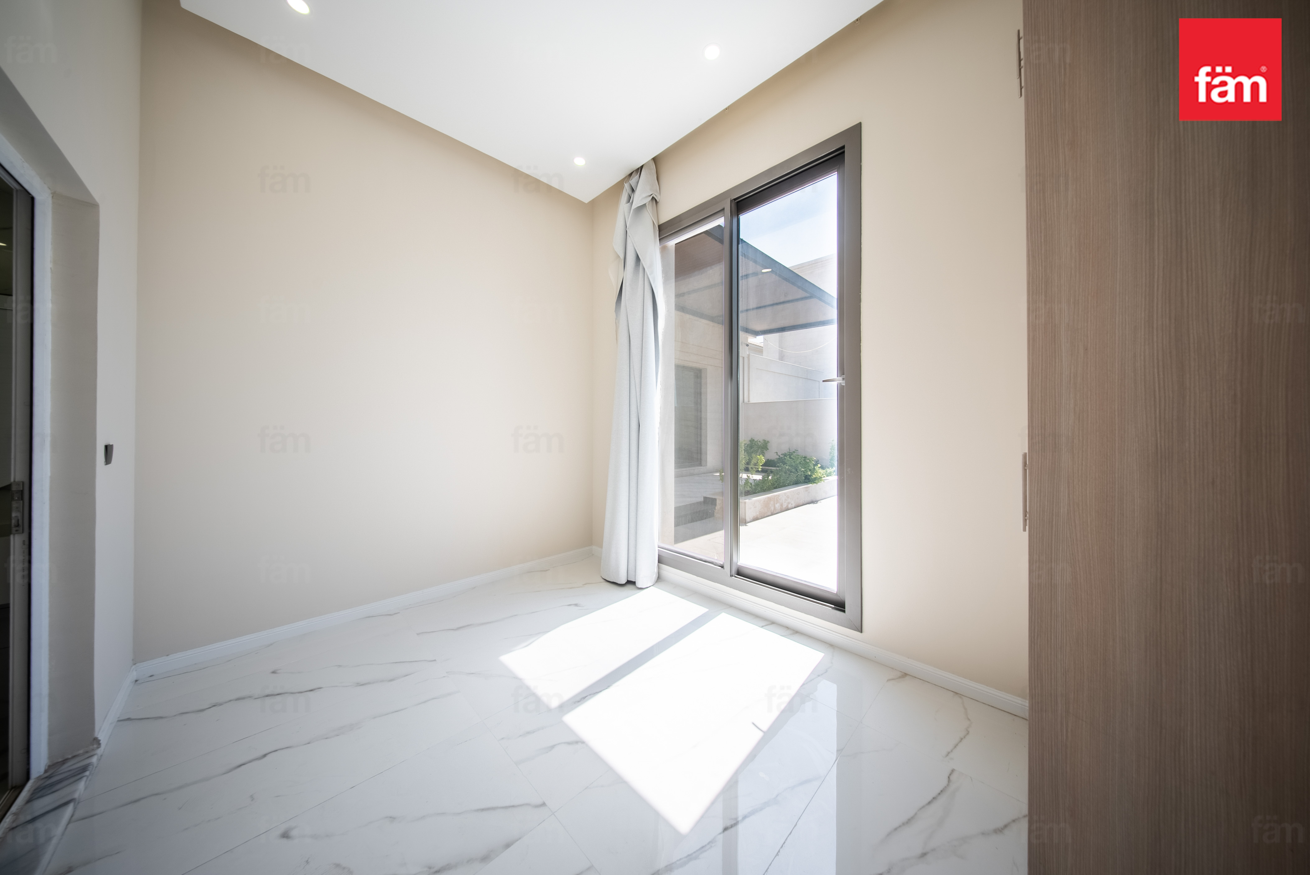 Modern Villa With Nearby Schools & Amenities — 2