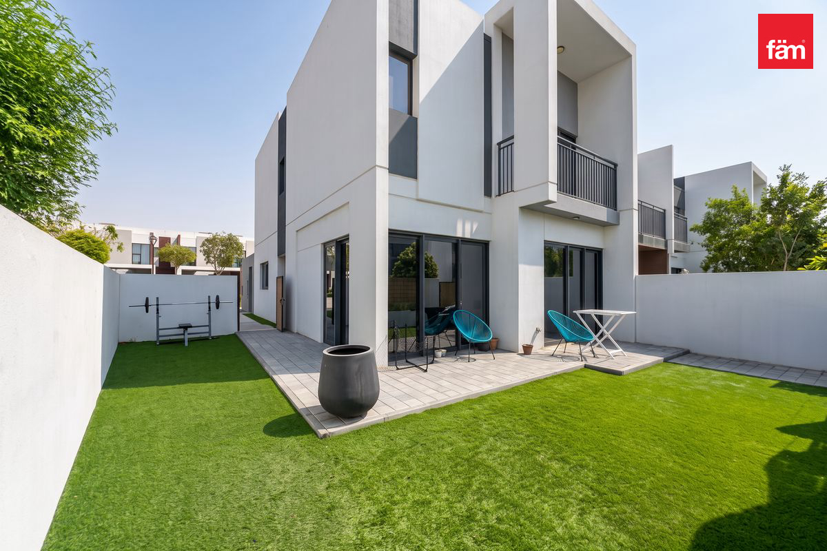 Угловая планировка | Напротив парка и бассейна | Vastu