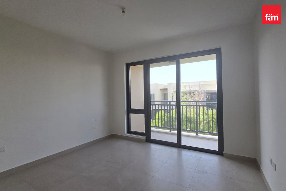 Single Row | Spacious | 3br+Maids — 3