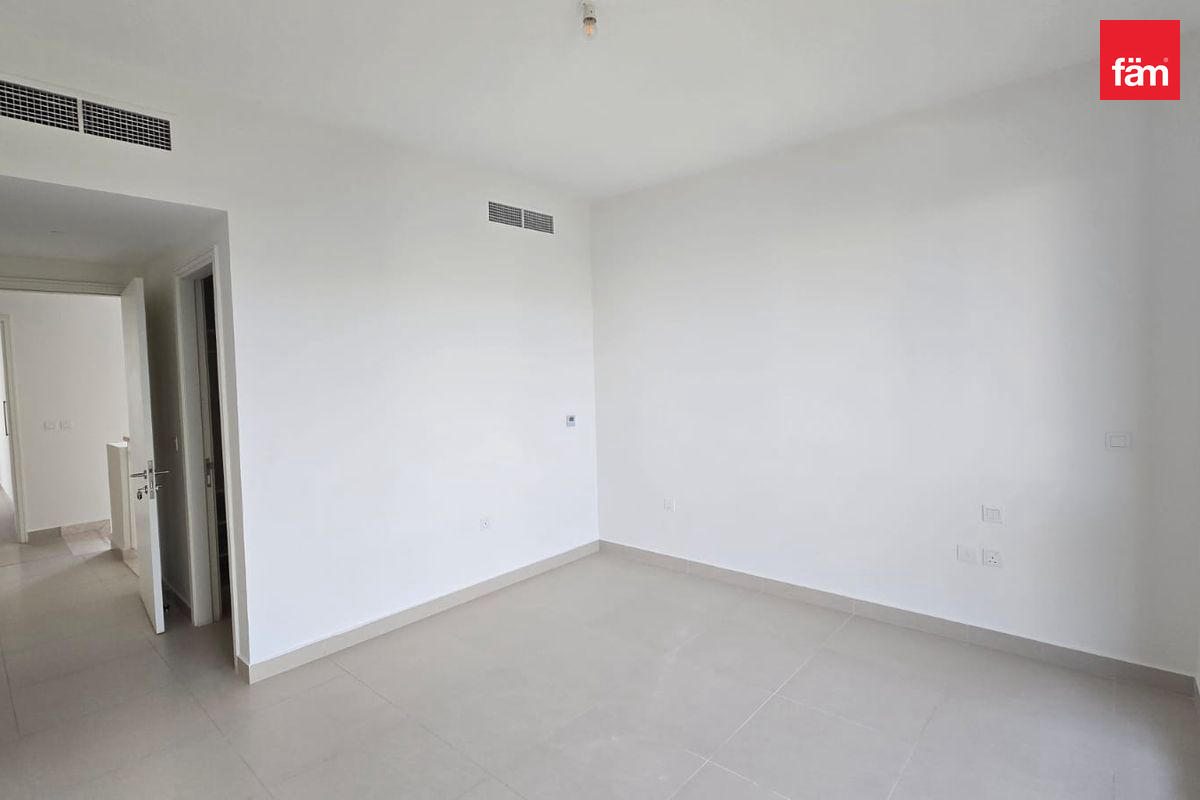 Single Row | Spacious | 3br+Maids — 5