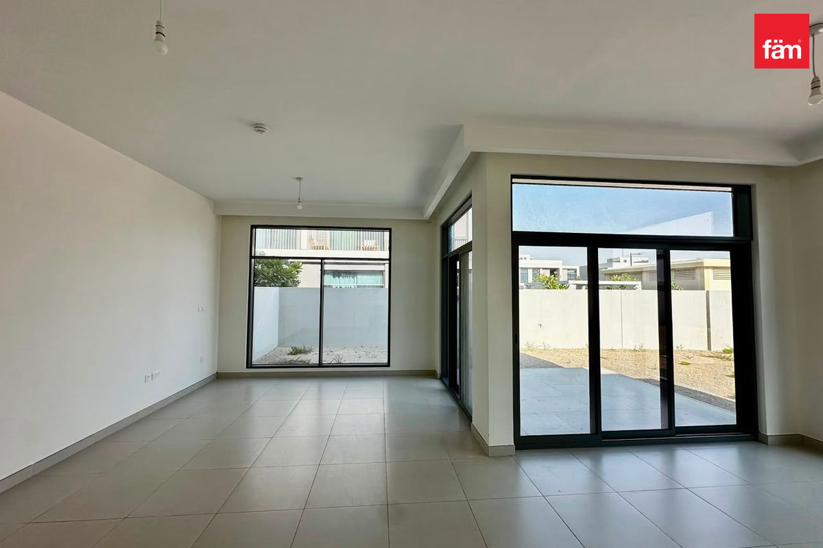 Corner, Luxury 5-Bedroom Beachfront Villa For Rent — 2