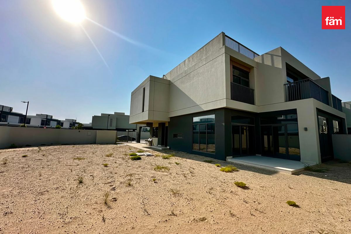 Corner, Luxury 5-Bedroom Beachfront Villa For Rent — 5