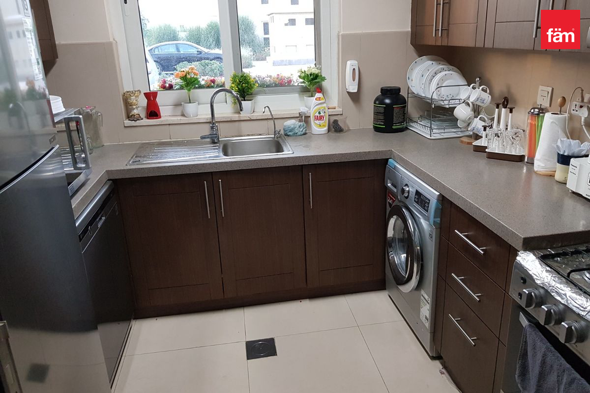 Elegant 3br Villa | Prime Location — 4
